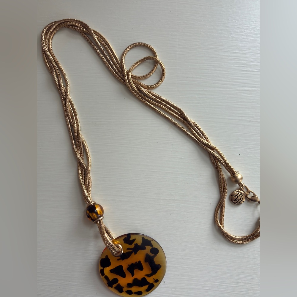Elegant Gold and Brown Pendant Necklace